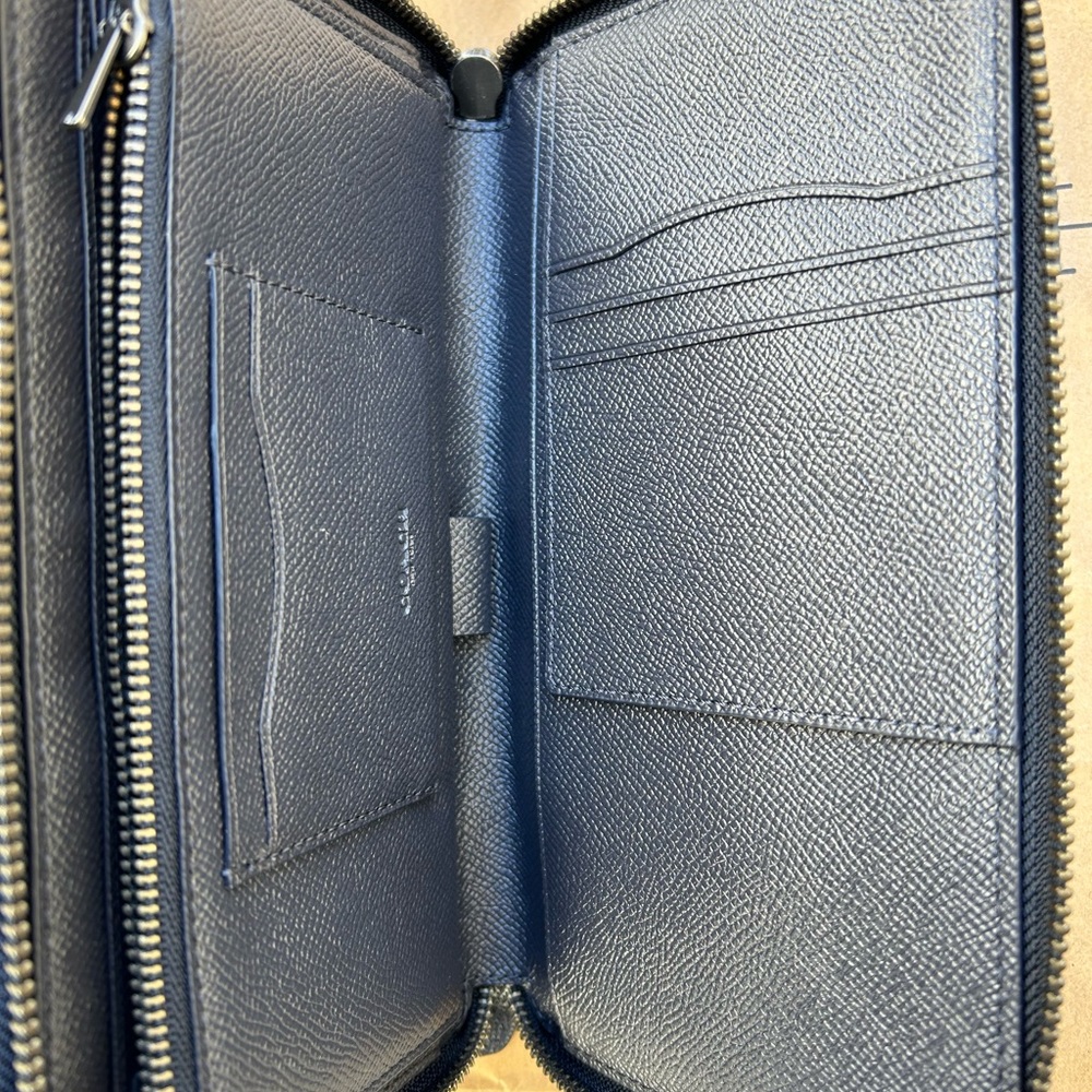 Coach - Picture 3 of 7